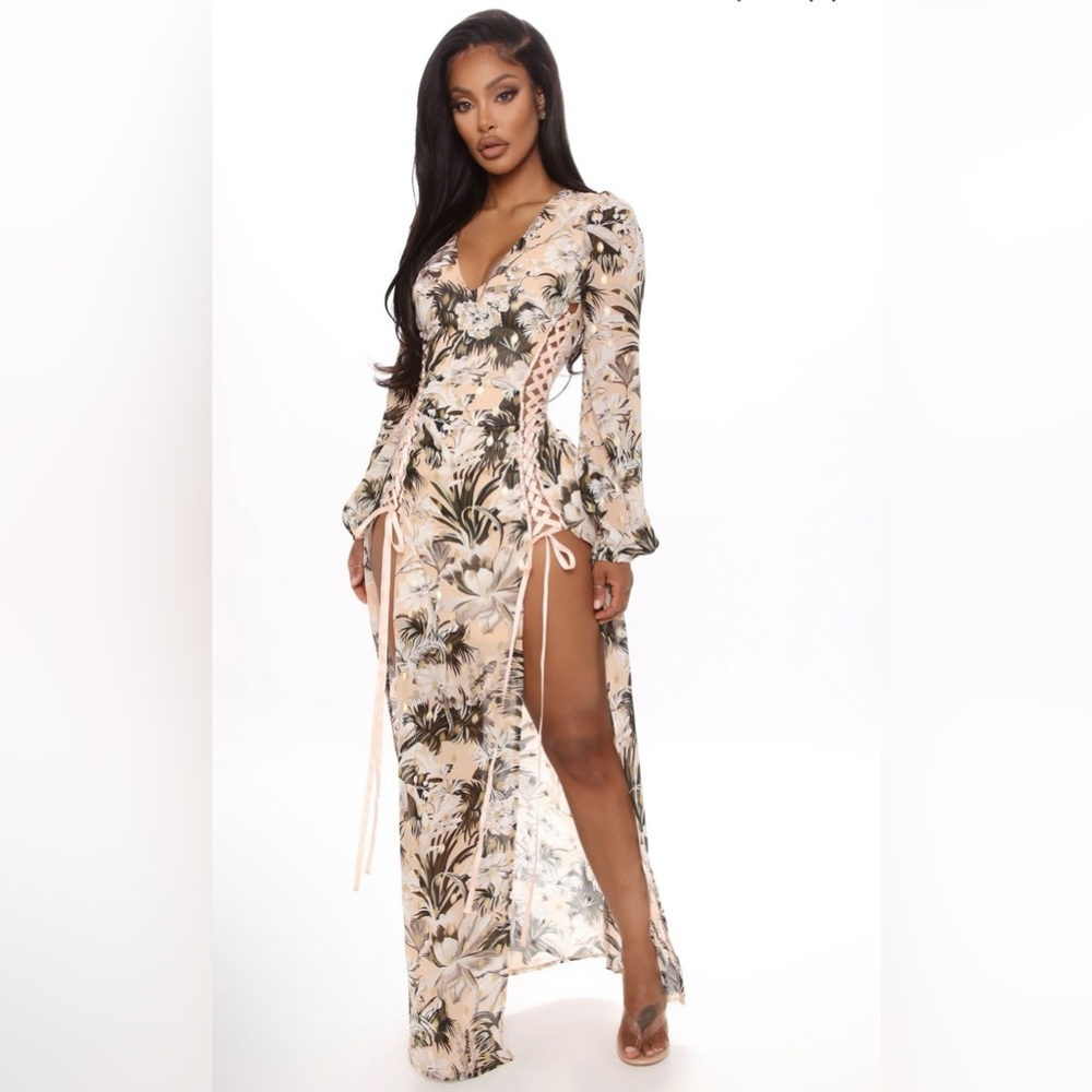 🚨🚨NWT FASHIONNOVA NEW YEAR CHRISTMAS DRESS 🚨🚨
